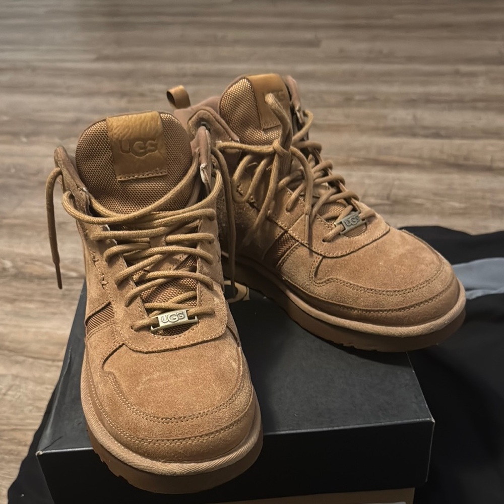 AUTHENTIC UGG Men's Tan Boots